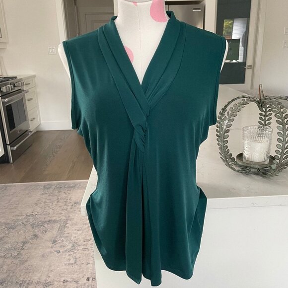 Mandy Evans Pull On Sleeveless V Neck Poly Blend Top Emerald Green Sz XL NWOT - Picture 1 of 12